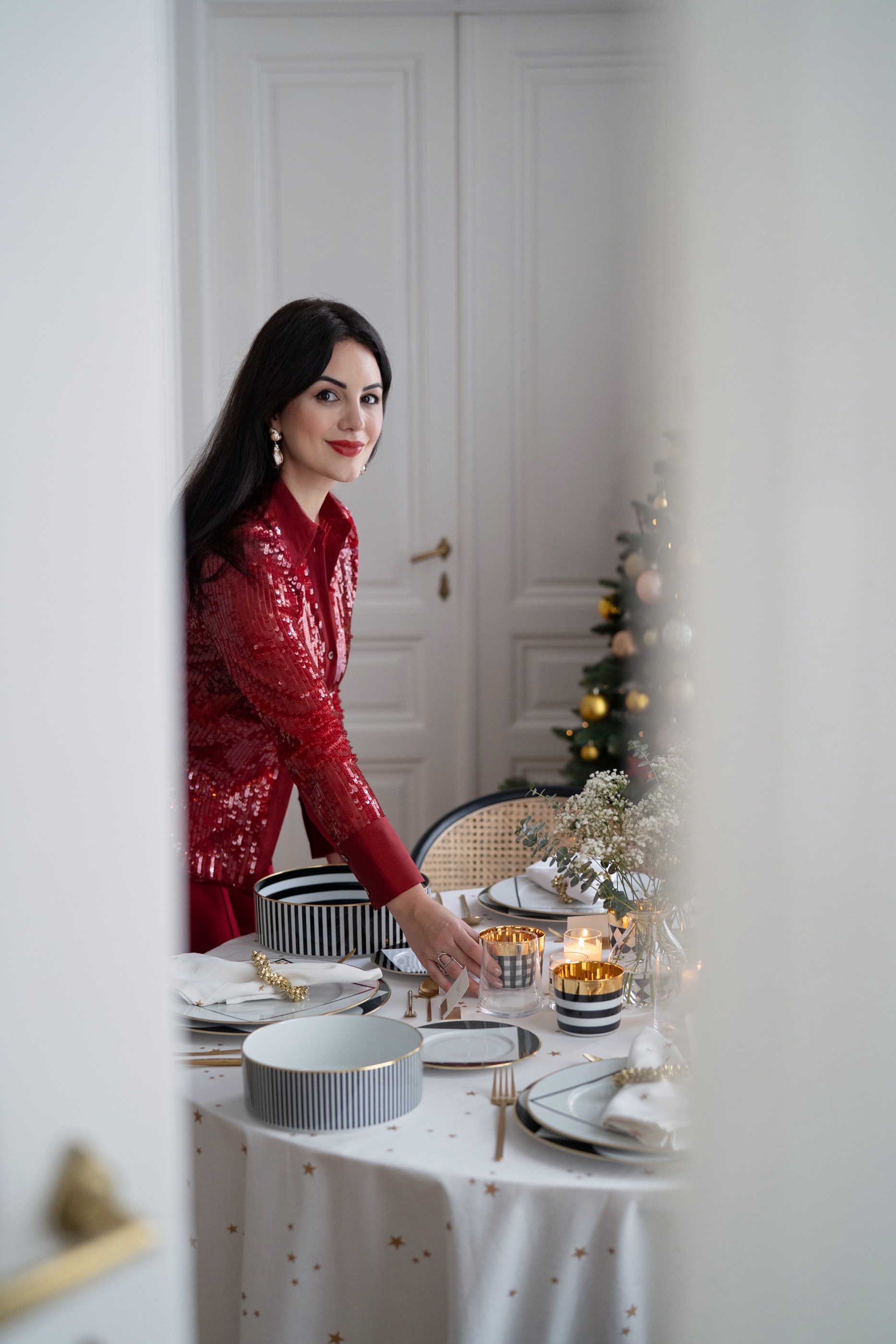 HOME EDIT: TIPS FOR A FESTIVE AND MODERN TABLESCAPE